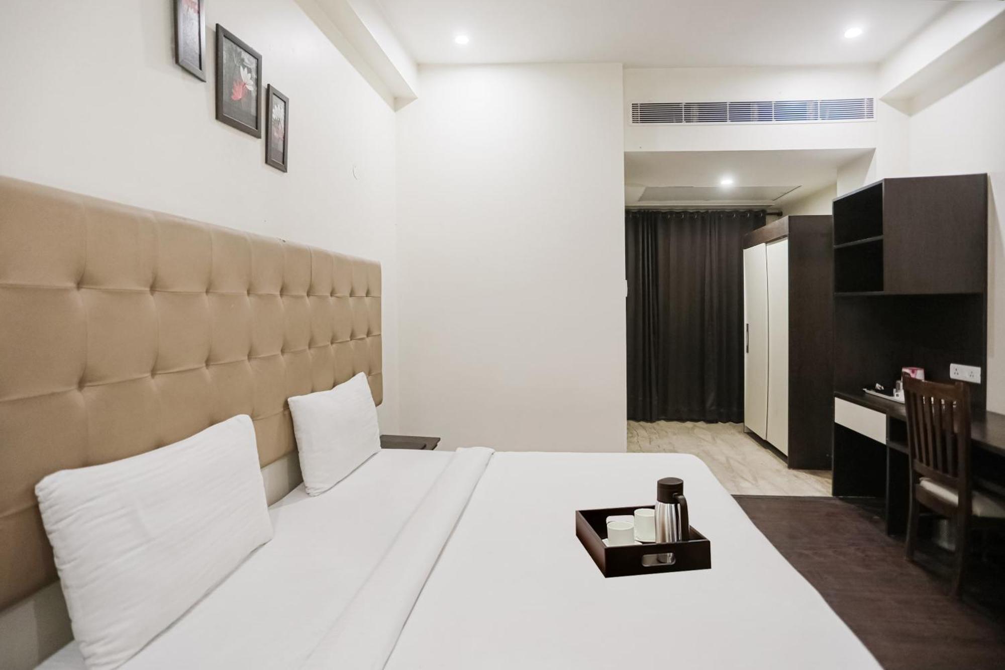 Townhouse The Amv Hotel Gurgaon Exterior foto